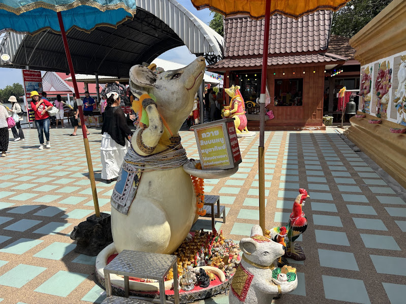 ピンクガネーシャ像と願い事がかなうネズミ