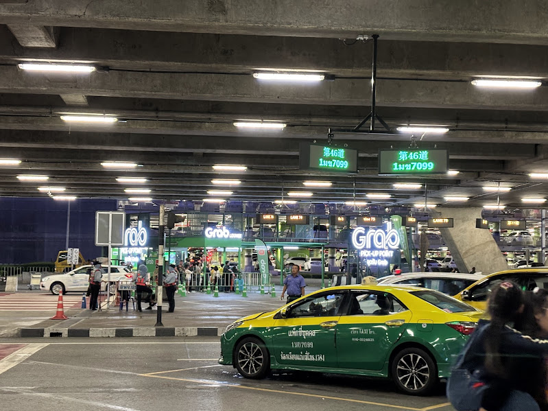 スワンナプーム国際空港 メータータクシー＆Grab乗り場