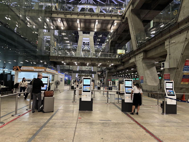 スワンナプーム空港タクシー乗り場
チケット発券機