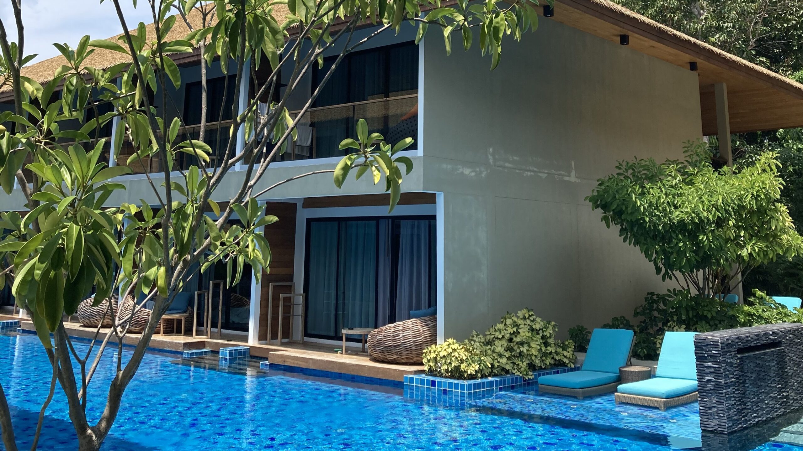 アキラ リペ リゾート プールアクセス