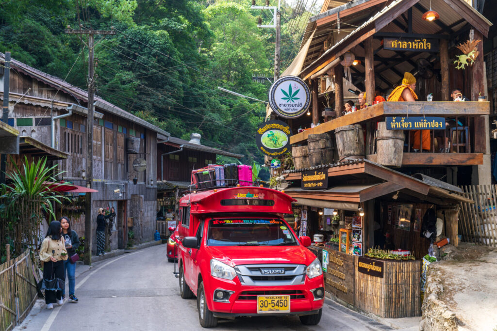 森に抱かれた「メーカンポン村」で過ごす穏やかな時間