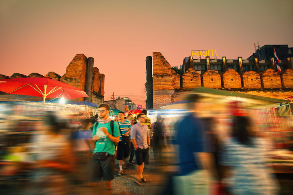 【日曜・ターペー門】最大規模の「サンデー・ウォーキング・ストリート」