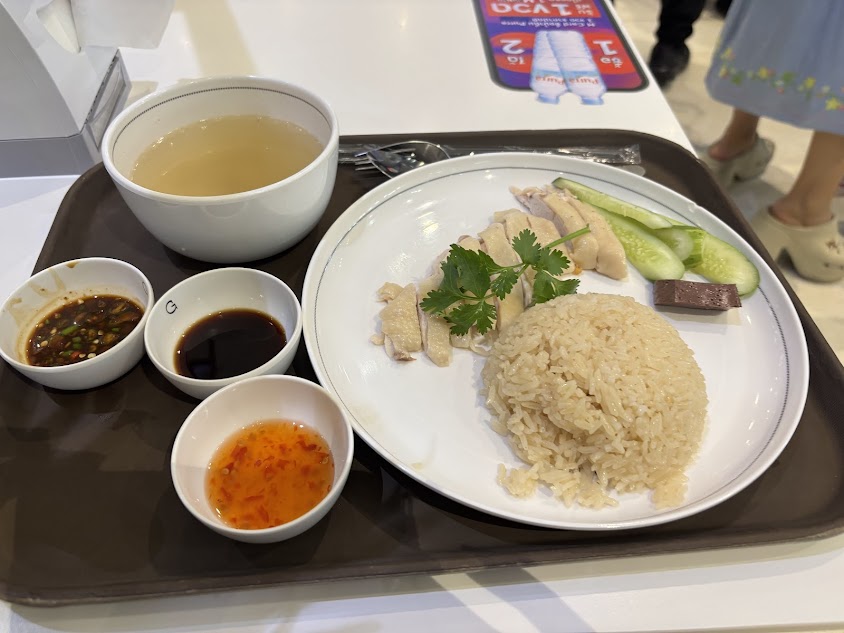 エムクォーティエ フードコード ピンクのカオマンガイ