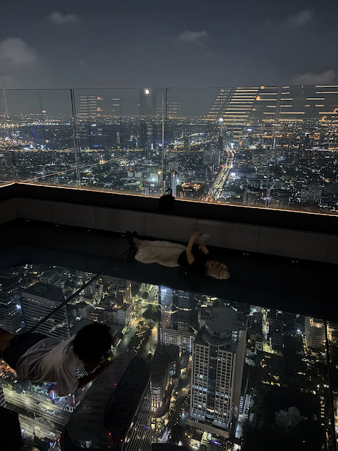 マハナコーンスカイウォーク（ガラス床）からの夜景
