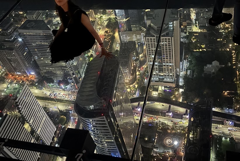 マハナコーンスカイウォーク（ガラス床）からの夜景